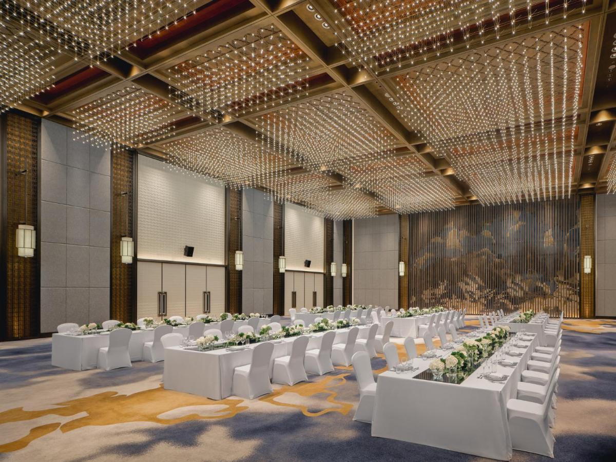 Hualuxe Kunshan Huaqiao By Ihg - F1 Racing Preferred Hotel Buitenkant foto