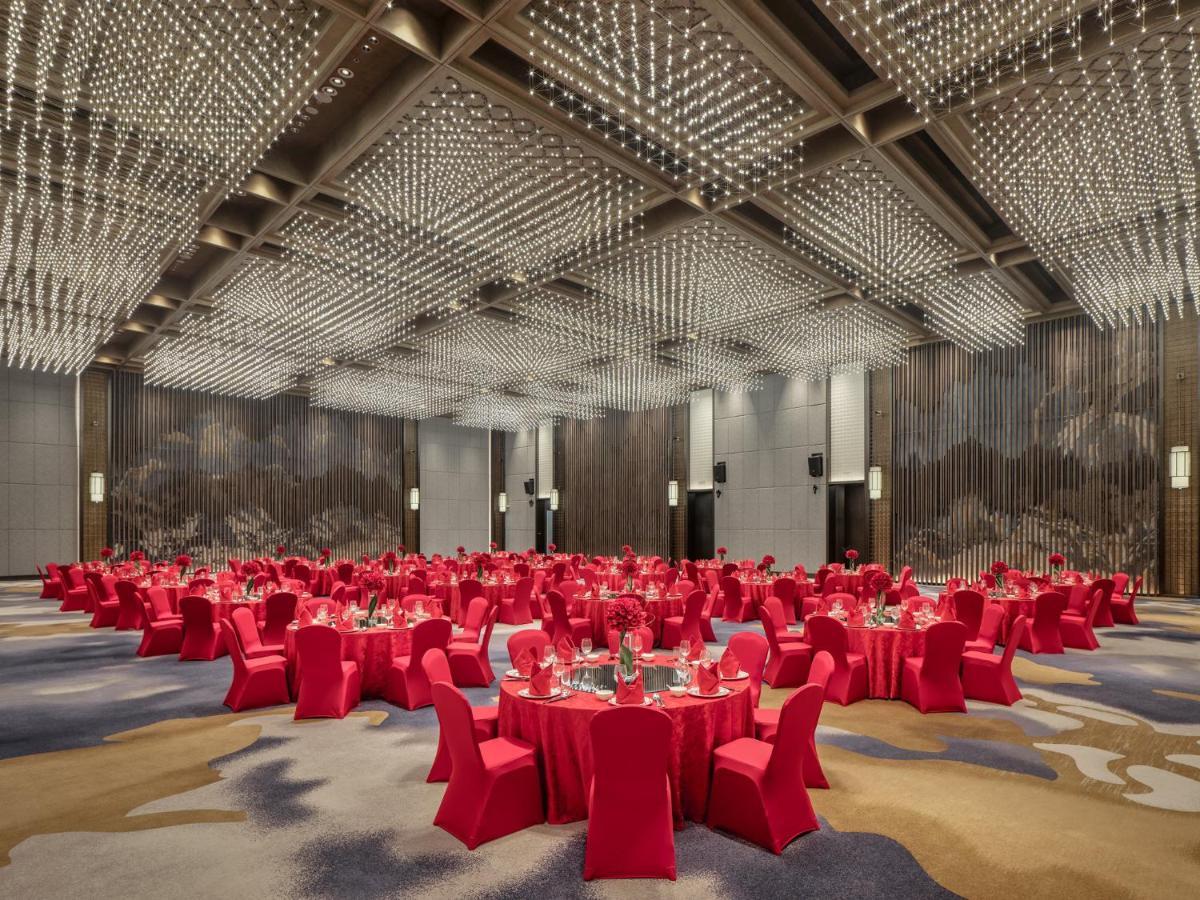 Hualuxe Kunshan Huaqiao By Ihg - F1 Racing Preferred Hotel Buitenkant foto