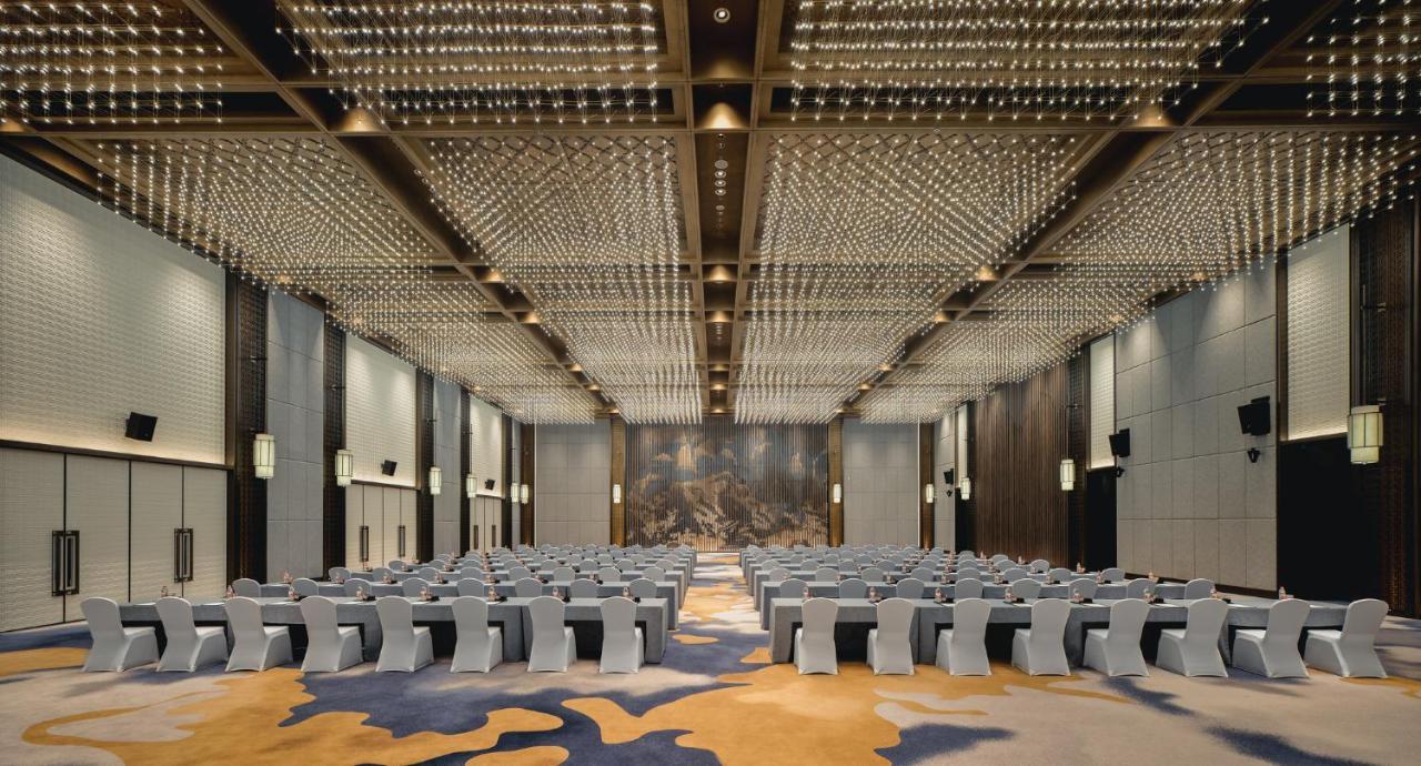 Hualuxe Kunshan Huaqiao By Ihg - F1 Racing Preferred Hotel Buitenkant foto