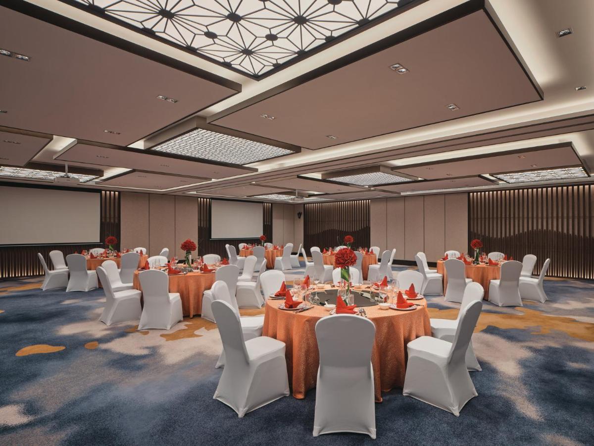 Hualuxe Kunshan Huaqiao By Ihg - F1 Racing Preferred Hotel Buitenkant foto